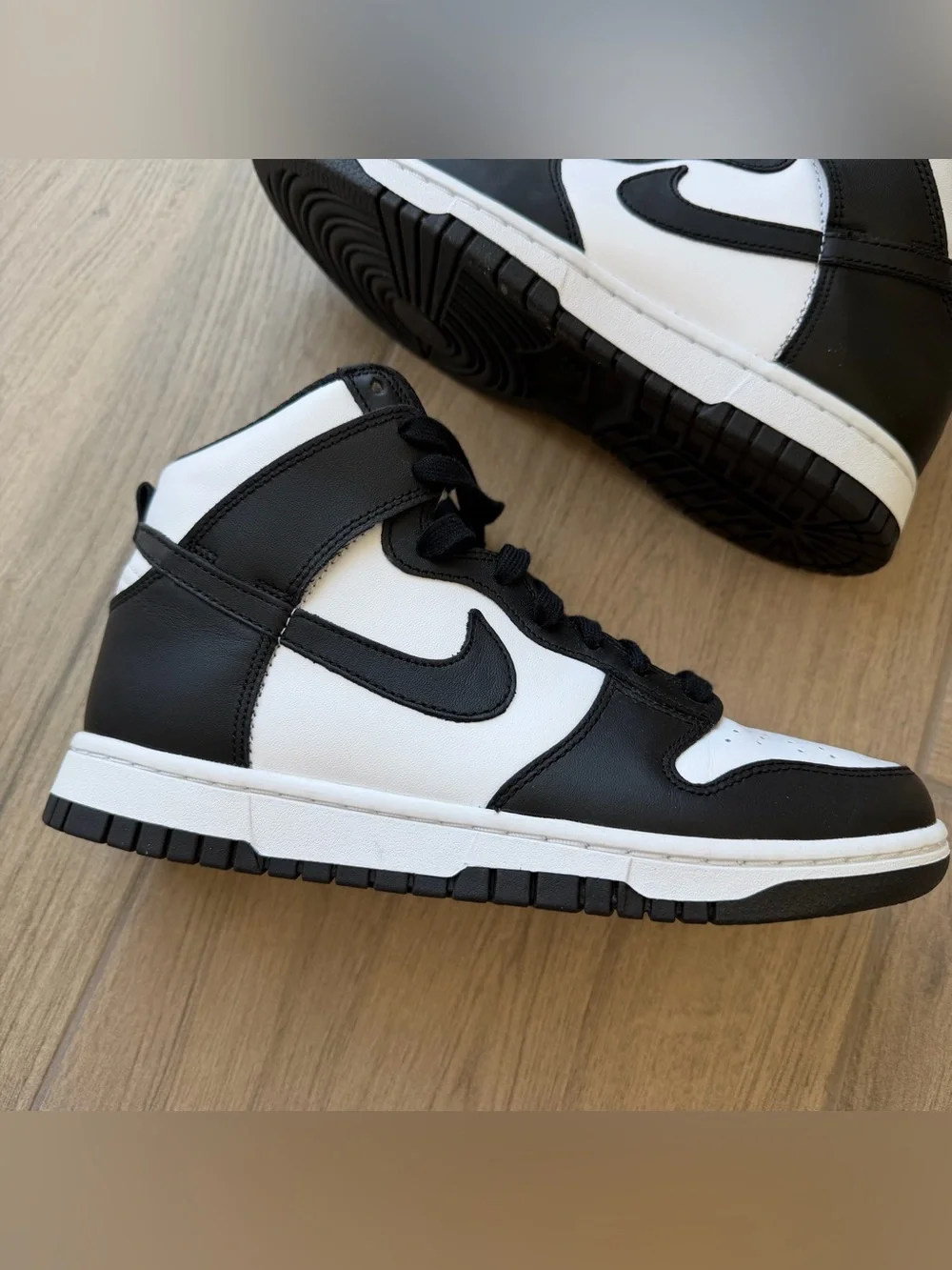 Nike Dunk High women’s sneaker shoe sz 8 black white